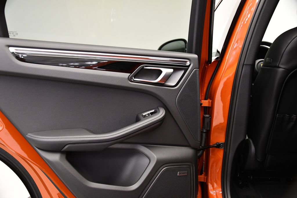 Used 2025 Porsche Macan Turbo image 40
