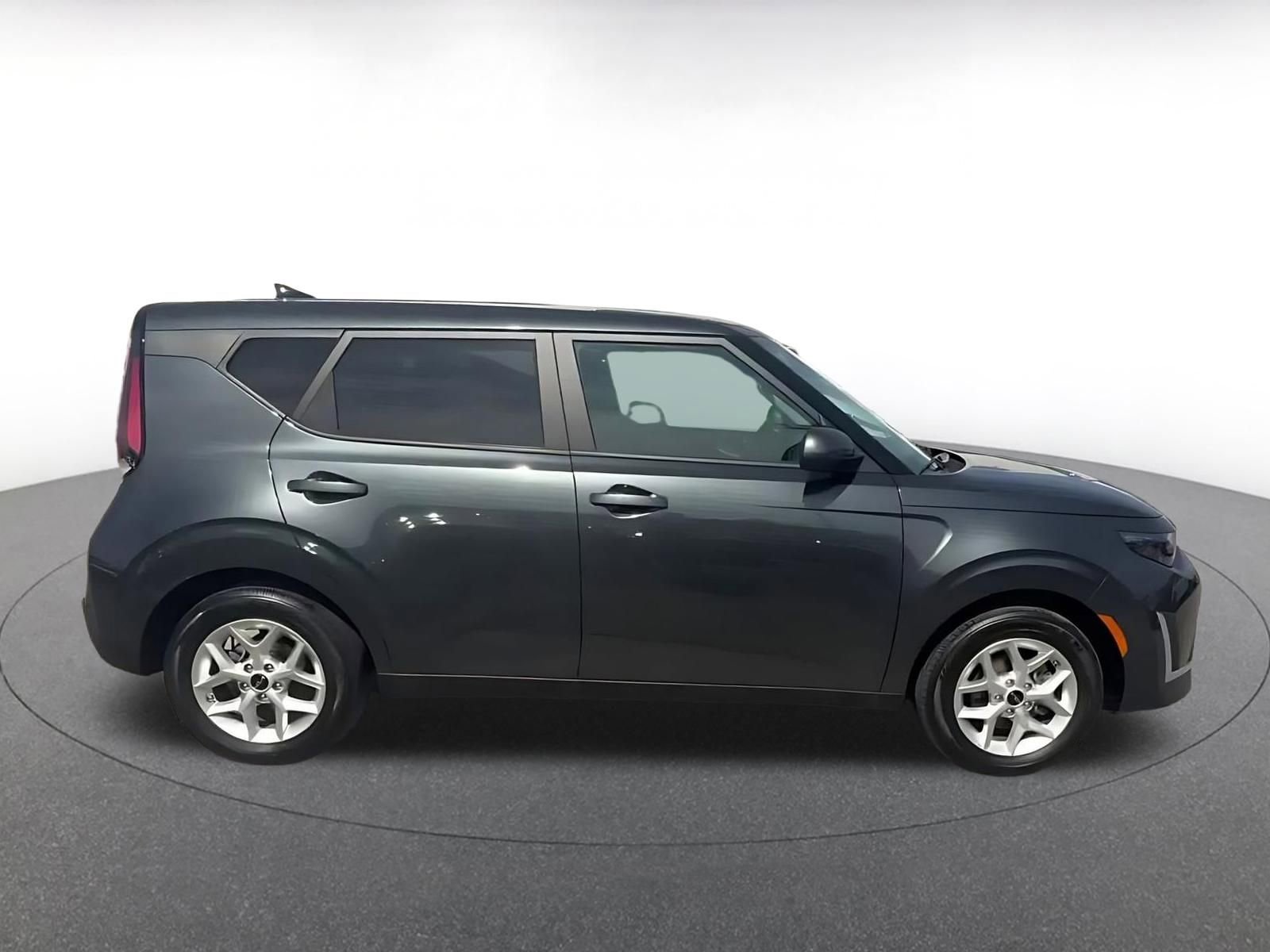 Used 2025 Kia Soul LX w/ LX Technology Package image 16