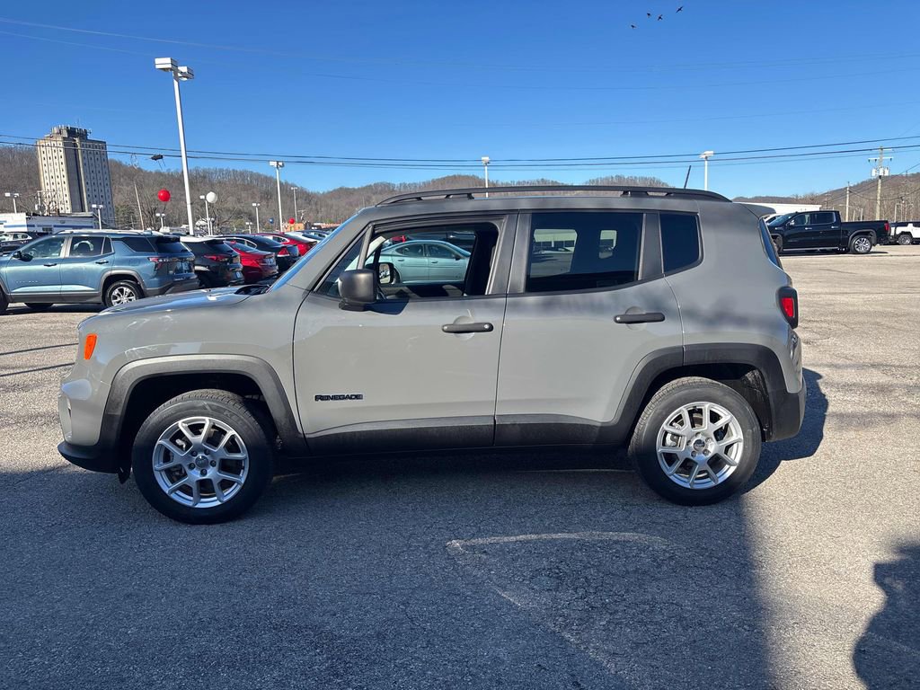 Used 2021 Jeep Renegade Sport w/ Sport Appearance Group image 2