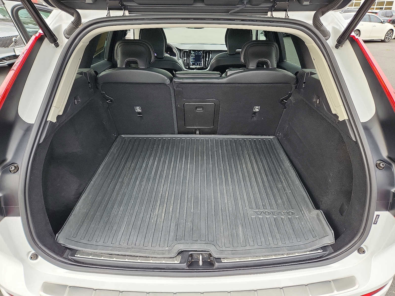 Certified 2023 Volvo XC60 B5 Core w/ Climate Package image 27