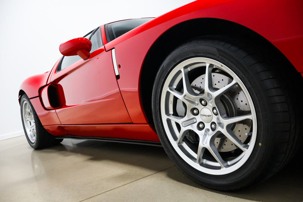 Used 2005 Ford GT image 23