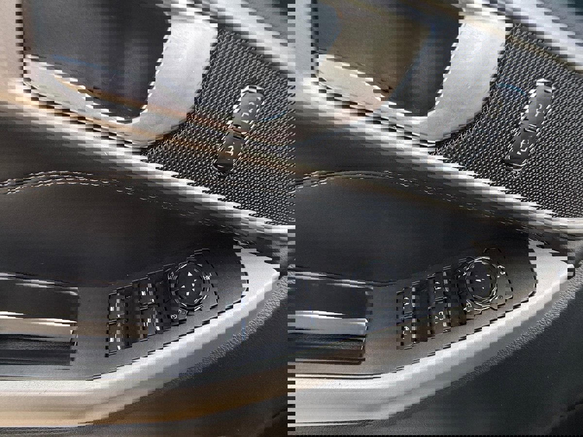 Used 2024 Ford Explorer XLT w/ Equipment Group 202A image 18