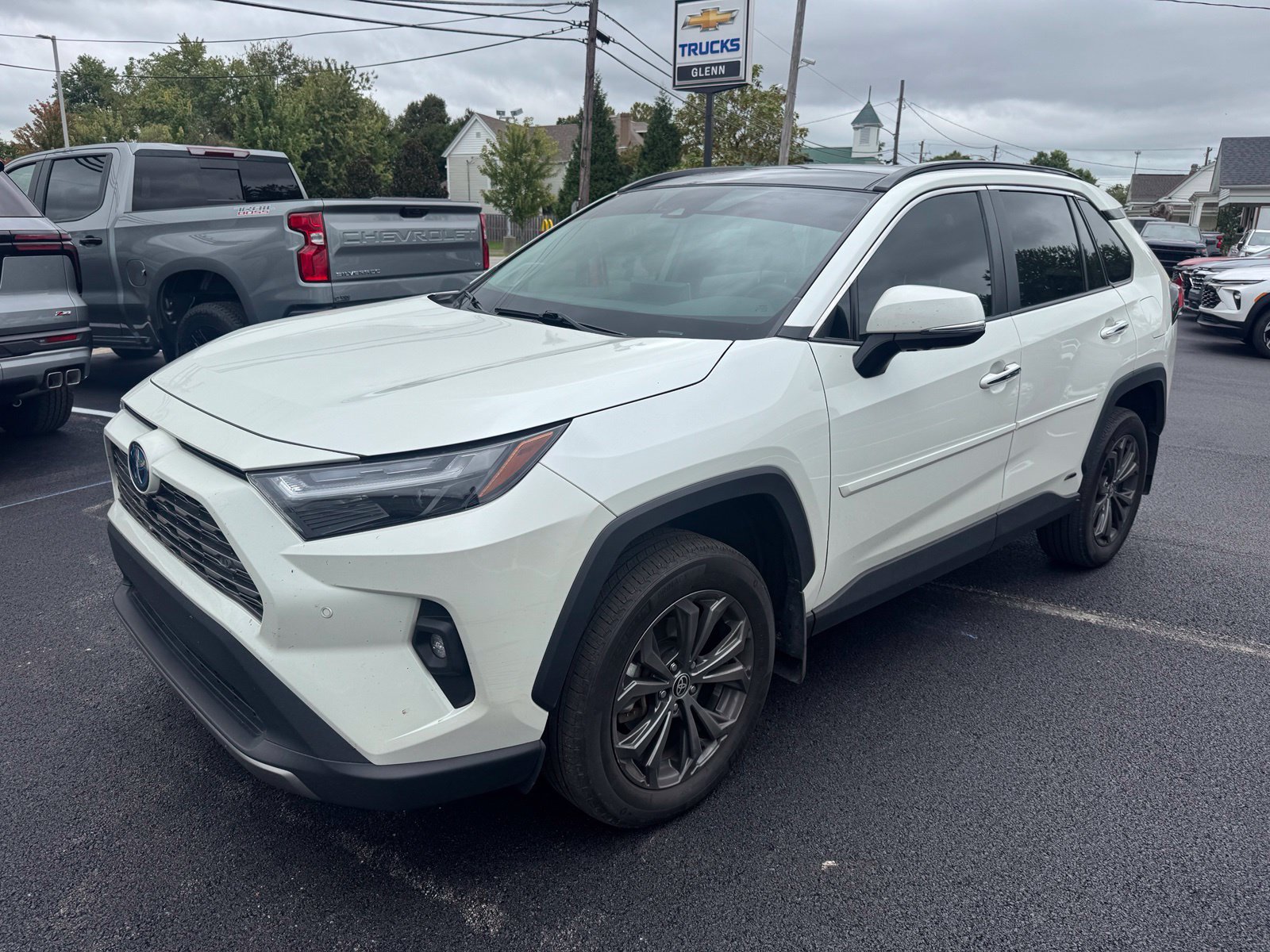 Used 2022 Toyota RAV4 Limited AWD/4WD image 2