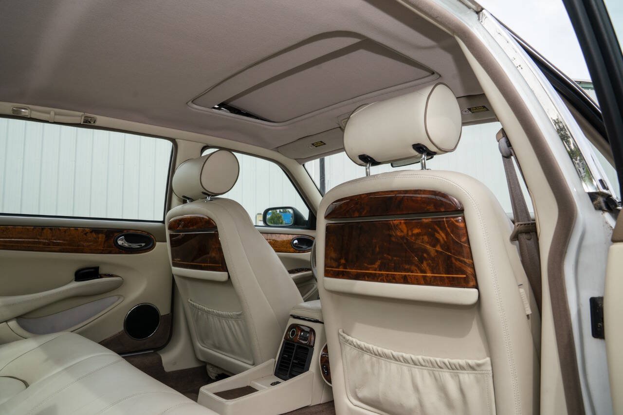 Used 1998 Jaguar XJ8 L RWD image 31