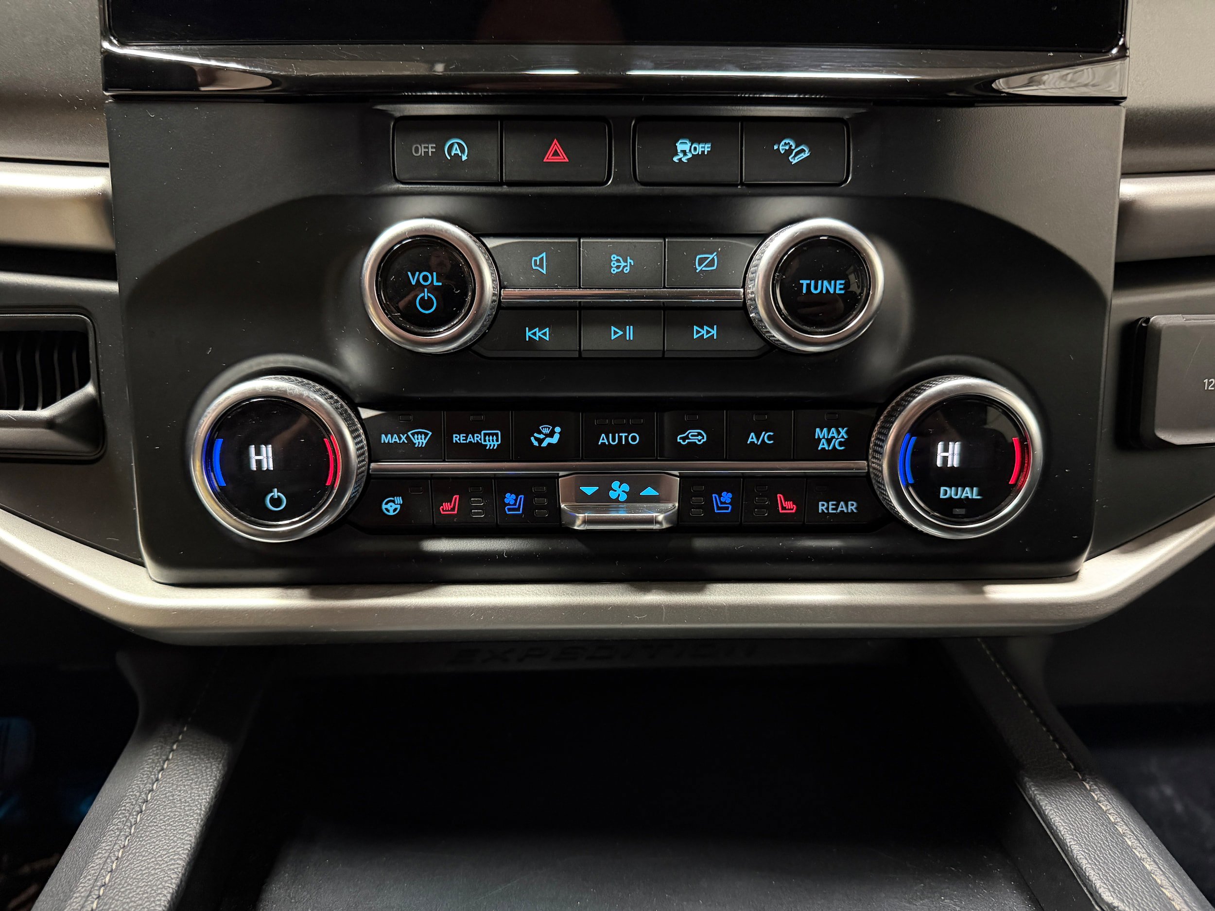 Certified 2024 Ford Expedition XLT image 23