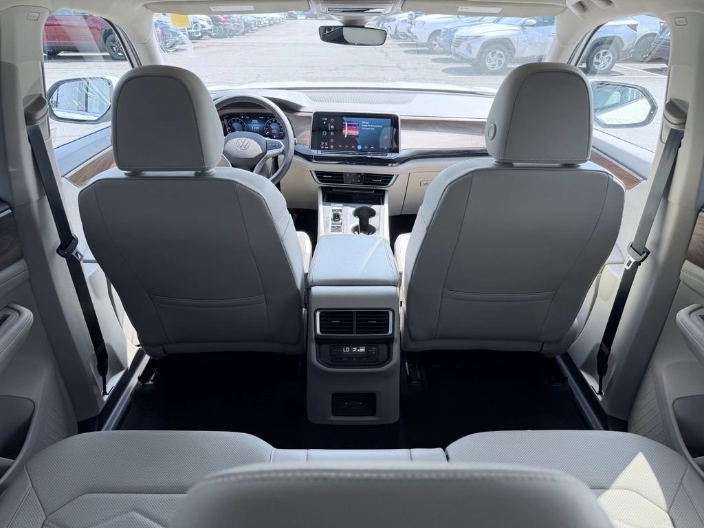 Used 2024 Volkswagen Atlas SE AWD/4WD image 25