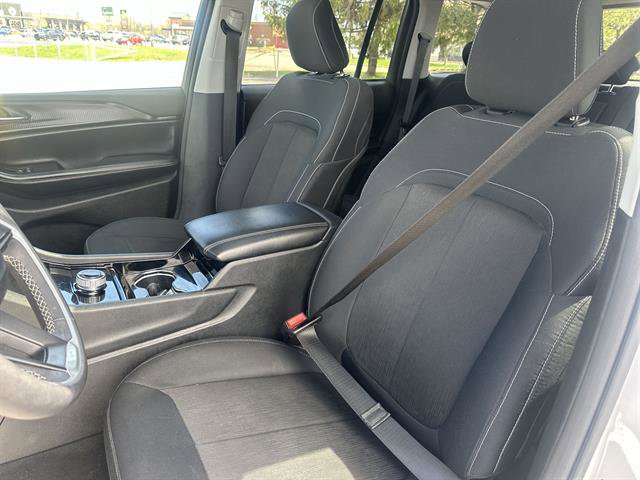 Used 2023 Jeep Grand Cherokee Laredo w/ Trailer Tow Prep Group (B) AWD/4WD image 13