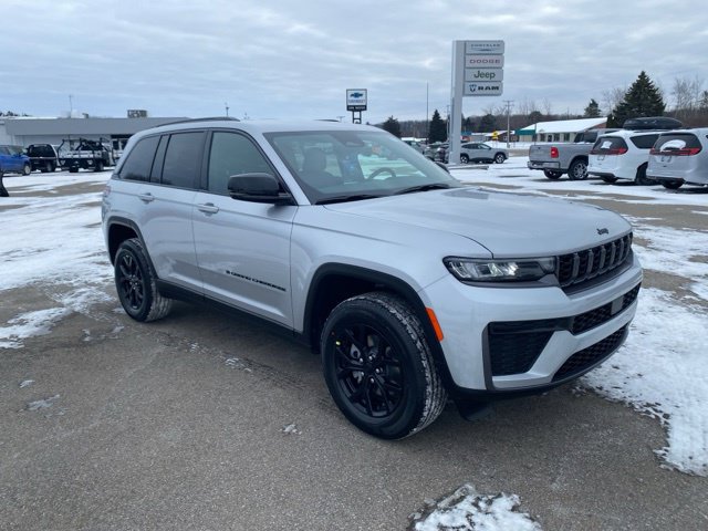 New 2026 Jeep Grand Cherokee Altitude AWD/4WD image 9
