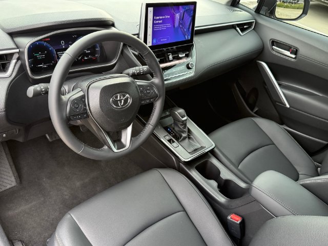 Used 2026 Toyota Corolla Cross XLE w/ Convenience Package FWD image 12