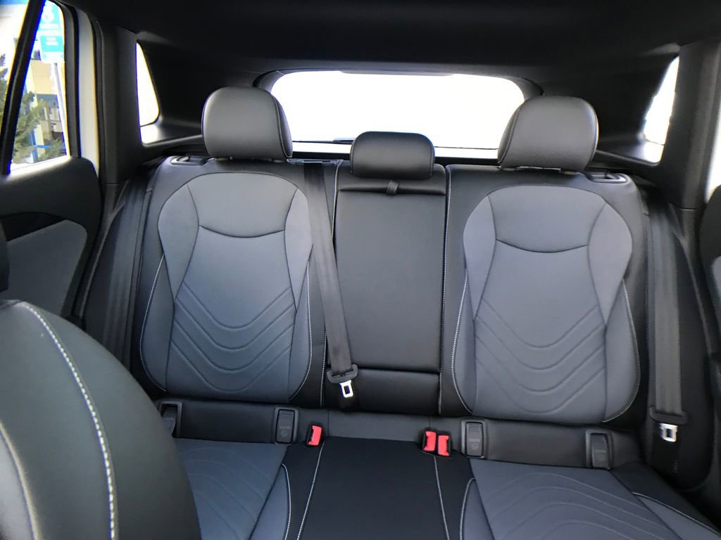 Used 2025 Volkswagen Tiguan SE R-Line image 7