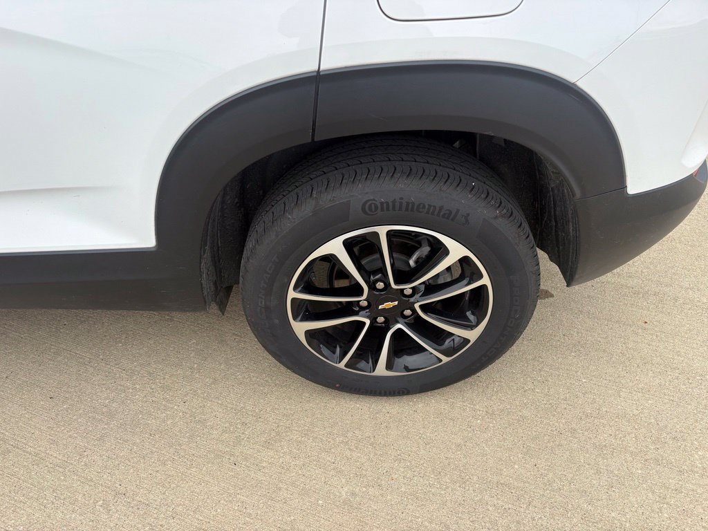 Used 2024 Chevrolet TrailBlazer LT w/ LT Cold Weather Package AWD/4WD image 18
