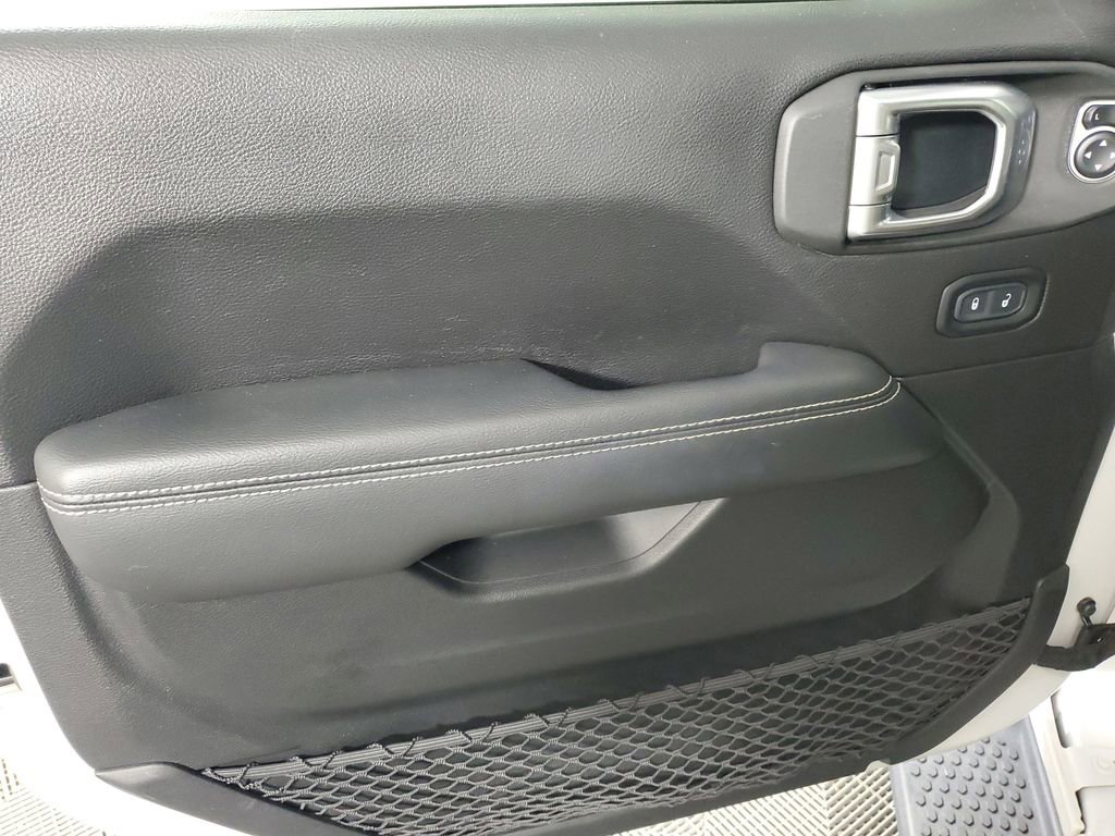 Used 2020 Jeep Wrangler Unlimited Sahara image 16
