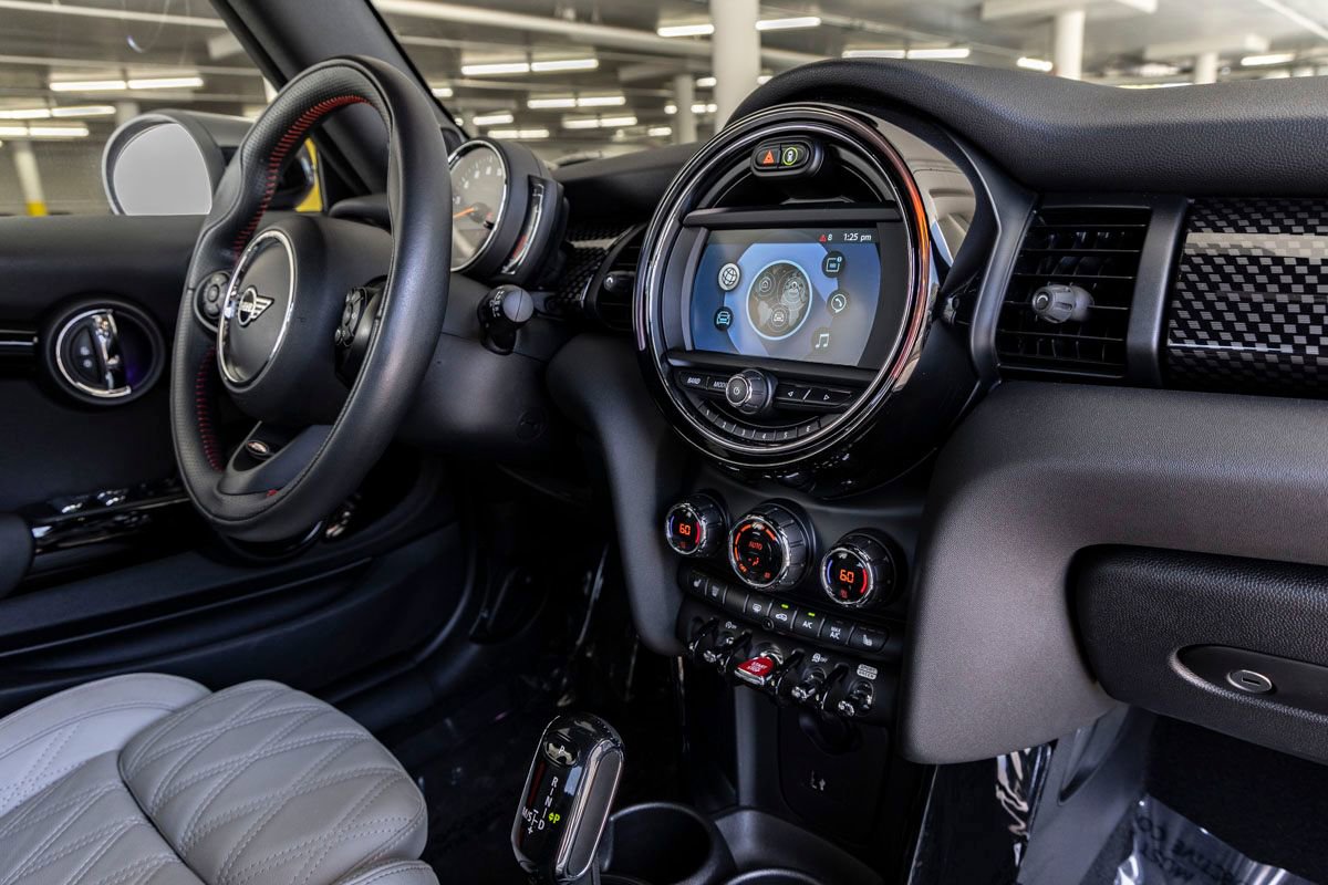 Used 2020 MINI Cooper S w/ Signature Upholstery Package image 25