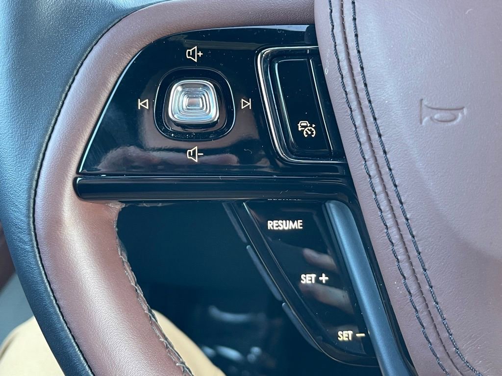 Used 2025 Lincoln Aviator Reserve w/ Equipment Group 201A AWD/4WD image 8