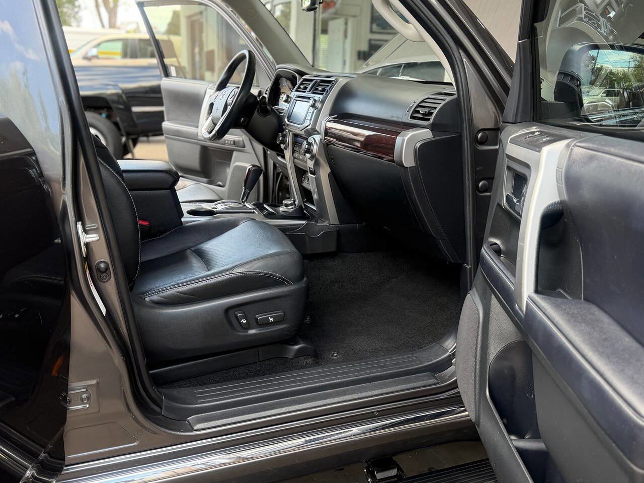 Used 2018 Toyota 4Runner Limited AWD/4WD image 61