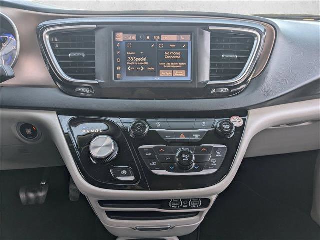 Used 2022 Chrysler Voyager LX image 14