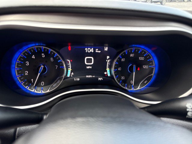 Used 2025 Chrysler Pacifica Select FWD image 18