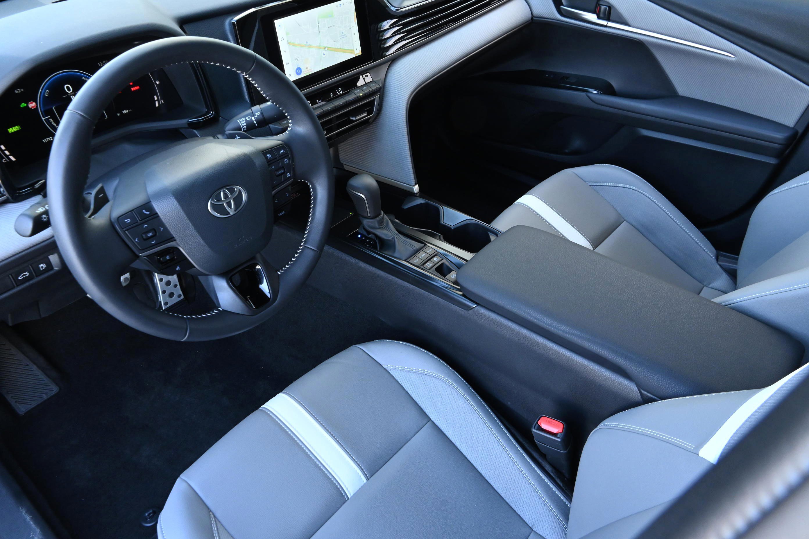 Used 2025 Toyota Camry SE image 11