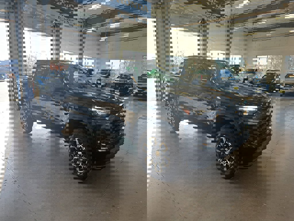 Used 2023 Chevrolet Colorado LT w/ LT Convenience Package III image 7