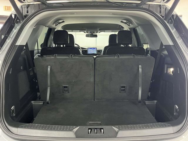 Used 2024 Ford Explorer XLT w/ Equipment Group 202A RWD image 25