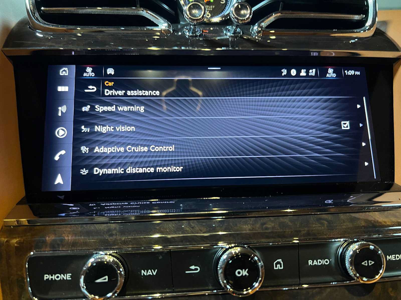 Used 2022 Bentley Bentayga AWD/4WD image 44