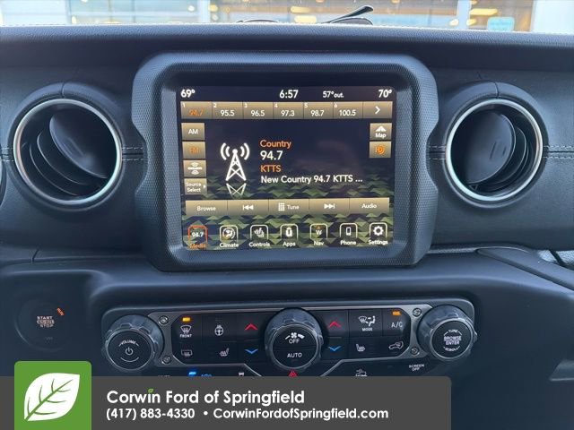 Used 2022 Jeep Wrangler Unlimited Sahara w/ Cold Weather Group image 17