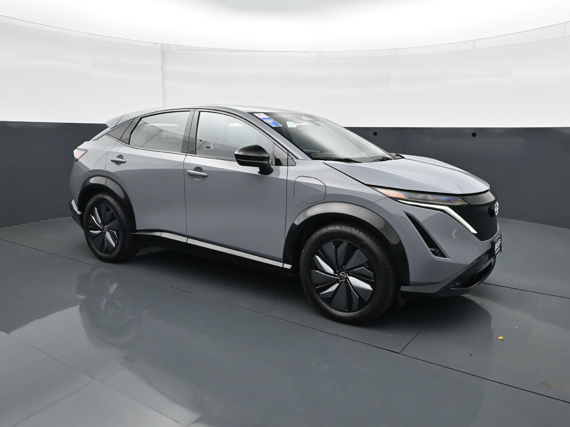 Used 2023 Nissan Ariya AWD image 9