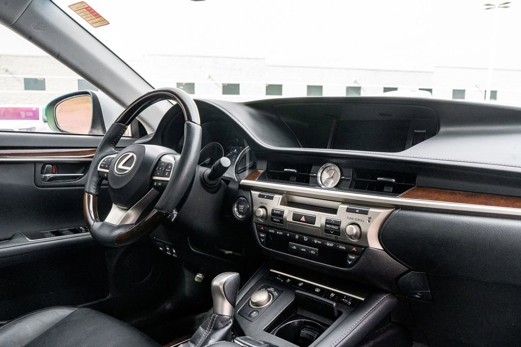 Used 2017 Lexus ES 350 w/ Luxury Package image 11