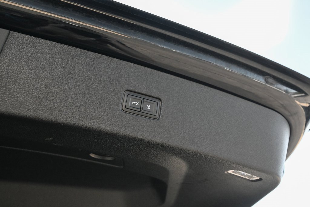 Used 2022 Audi Q8 Premium Plus image 17