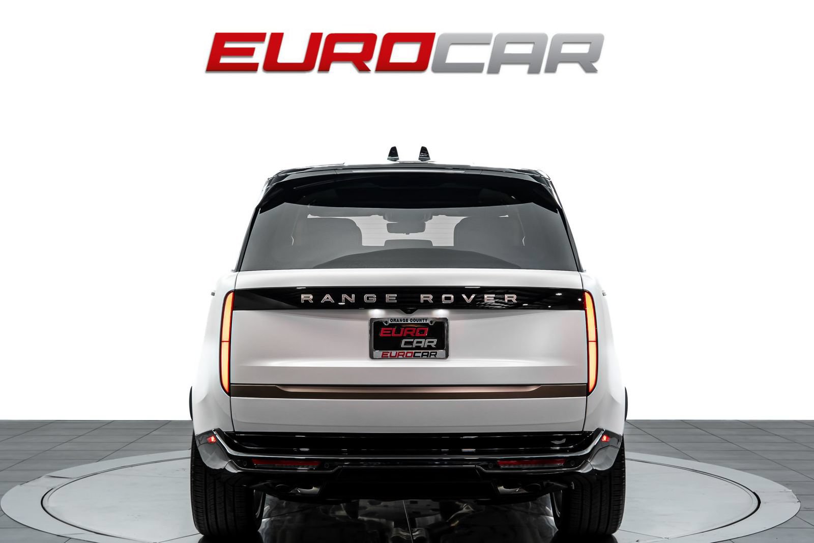 Used 2026 Land Rover Range Rover SV AWD/4WD image 4
