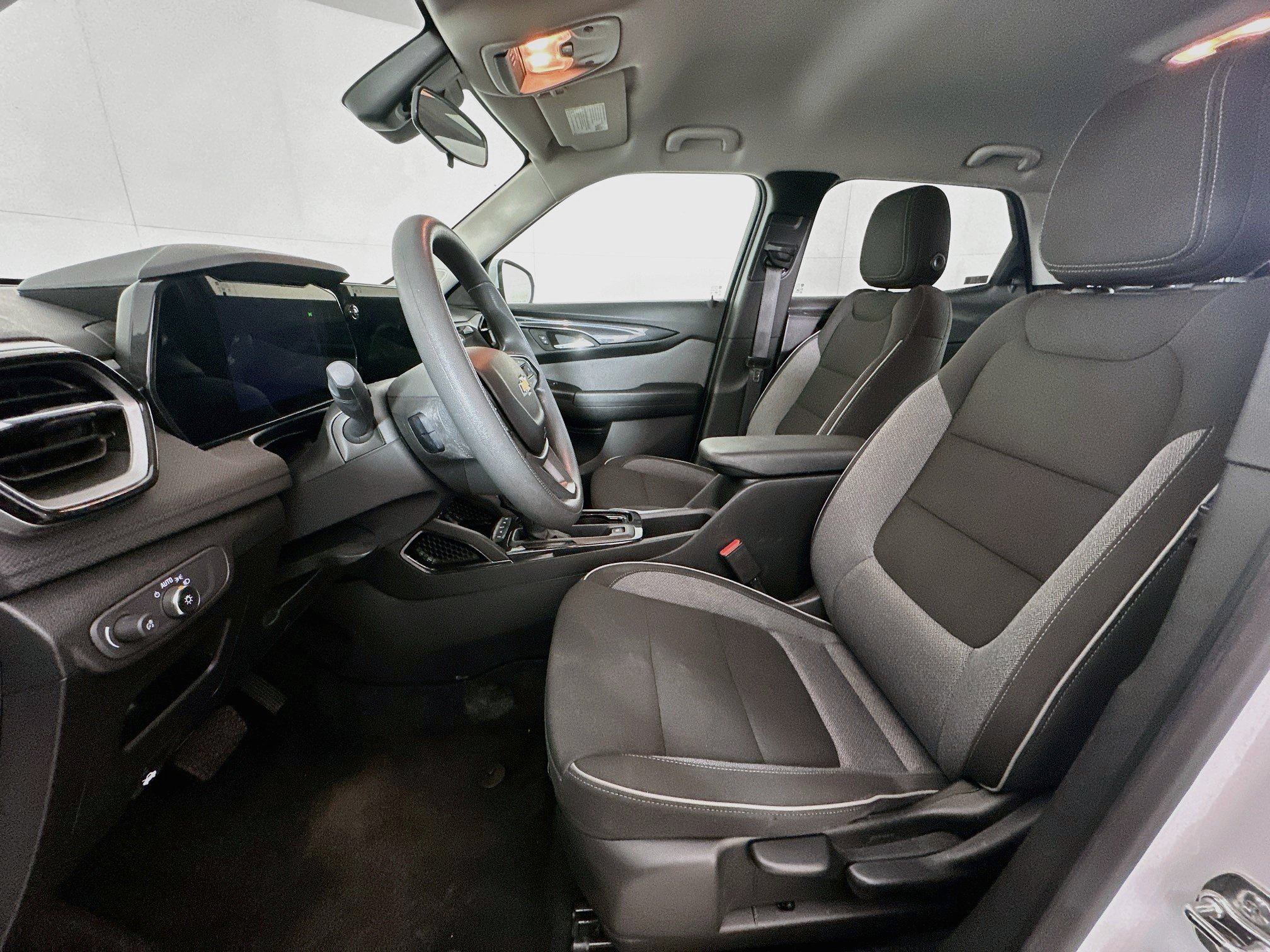 Used 2025 Chevrolet TrailBlazer LT FWD image 13