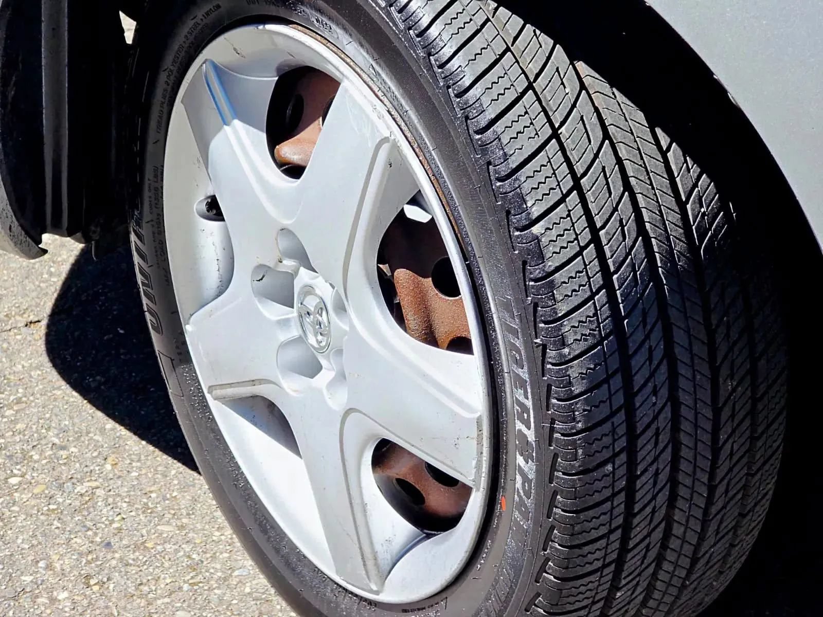 Used 2005 Toyota Matrix FWD image 15