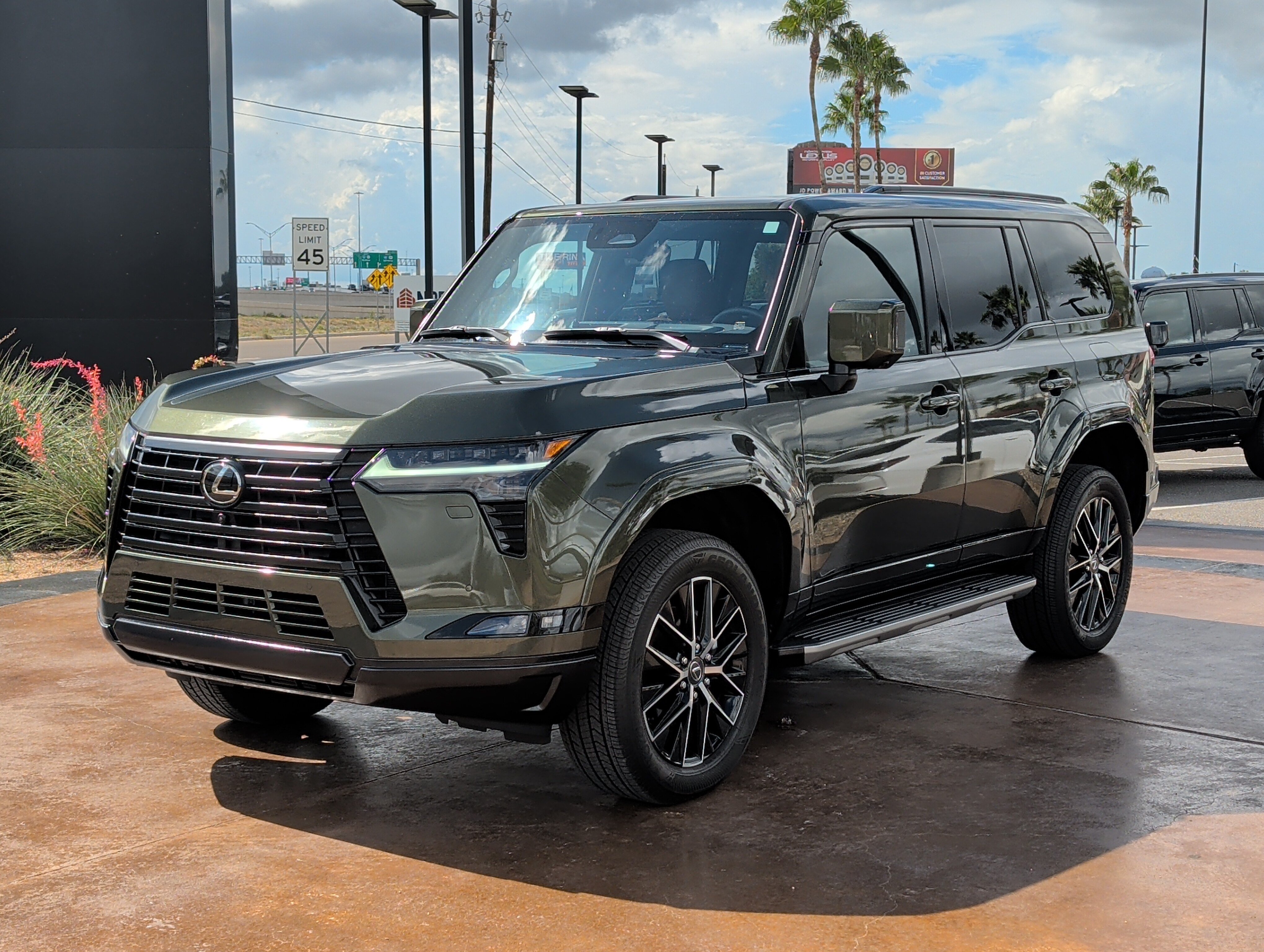 Used 2025 Lexus GX 550 w/ Accessory Package (2T) AWD/4WD image 5