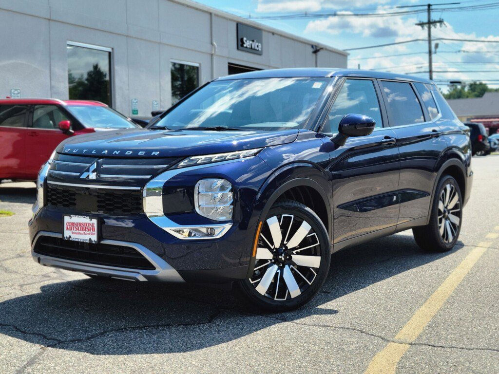 New 2025 Mitsubishi Outlander SE image 1