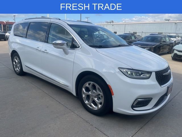 Used 2021 Chrysler Pacifica Limited w/ Uconnect Theater Family Group FWD image 1