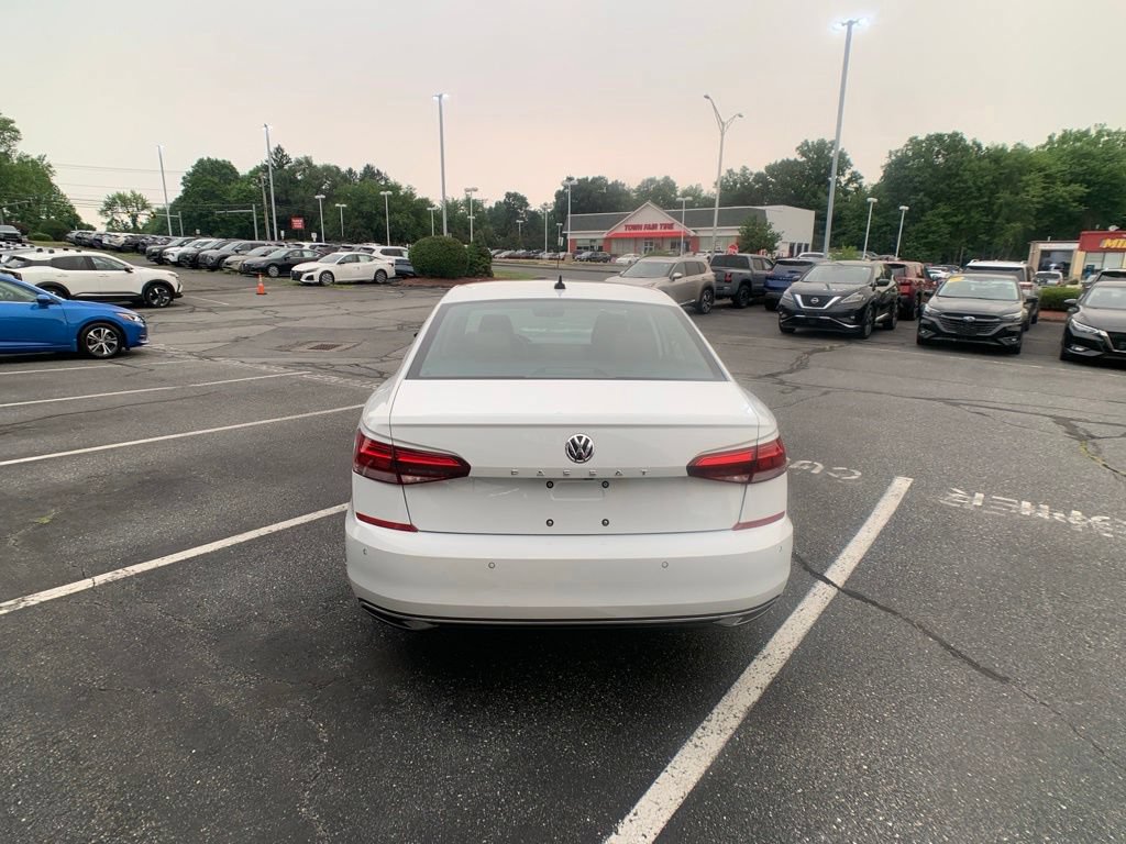 Used 2022 Volkswagen Passat 2.0T FWD image 4
