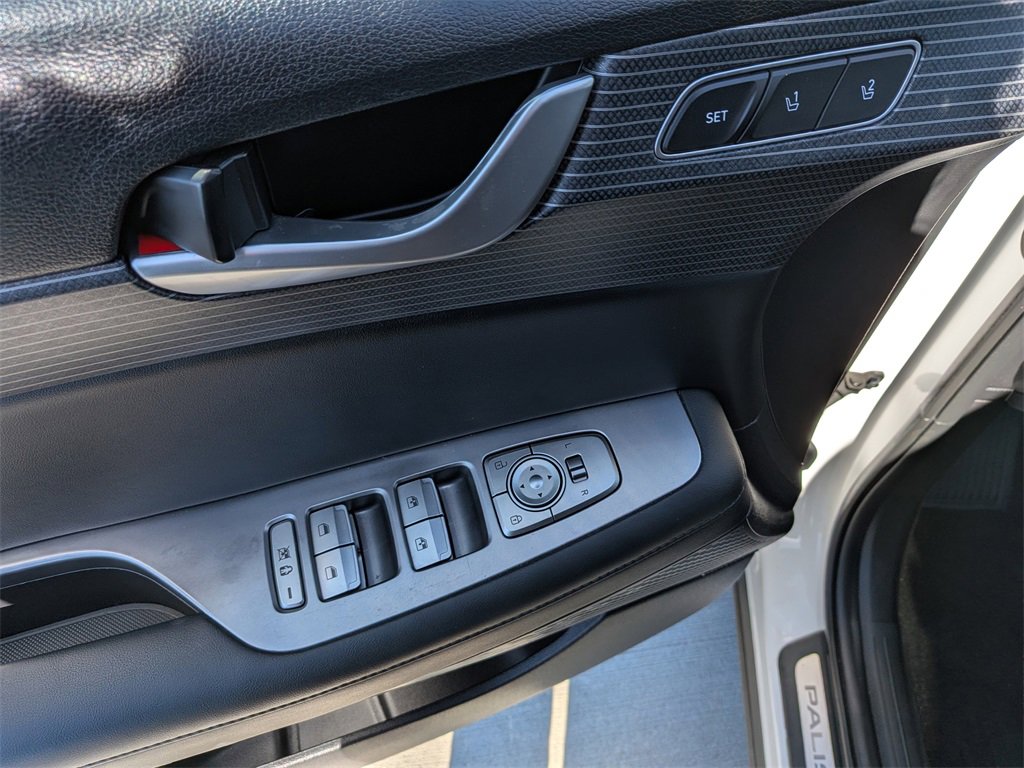 Used 2023 Hyundai Palisade Limited w/ Cargo Package image 11