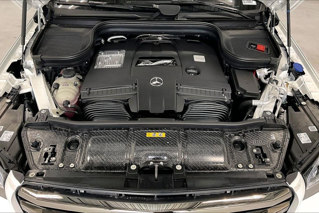 New 2026 Mercedes-Benz GLS 580 4MATIC image 16