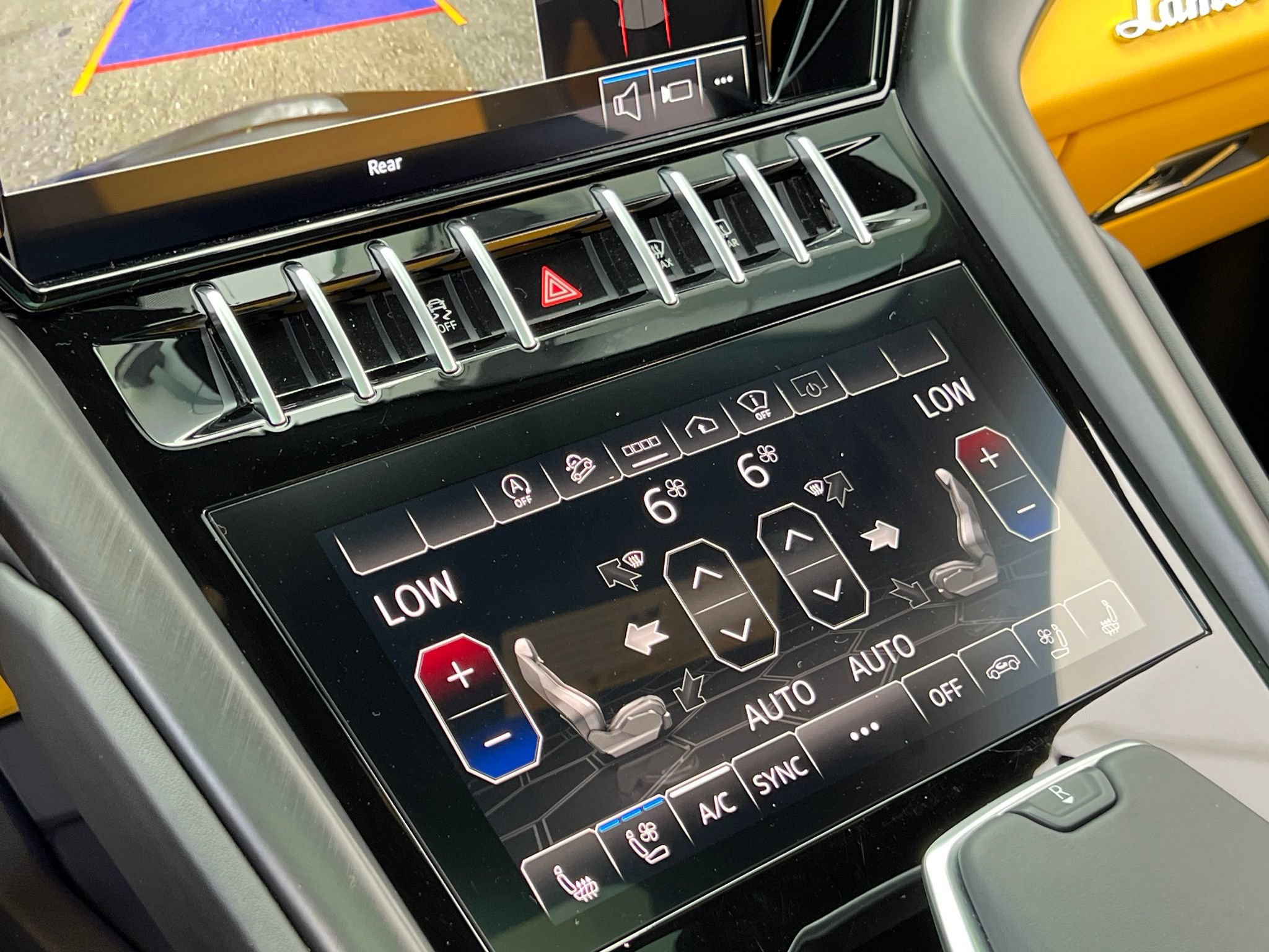 Used 2022 Lamborghini Urus AWD/4WD image 35