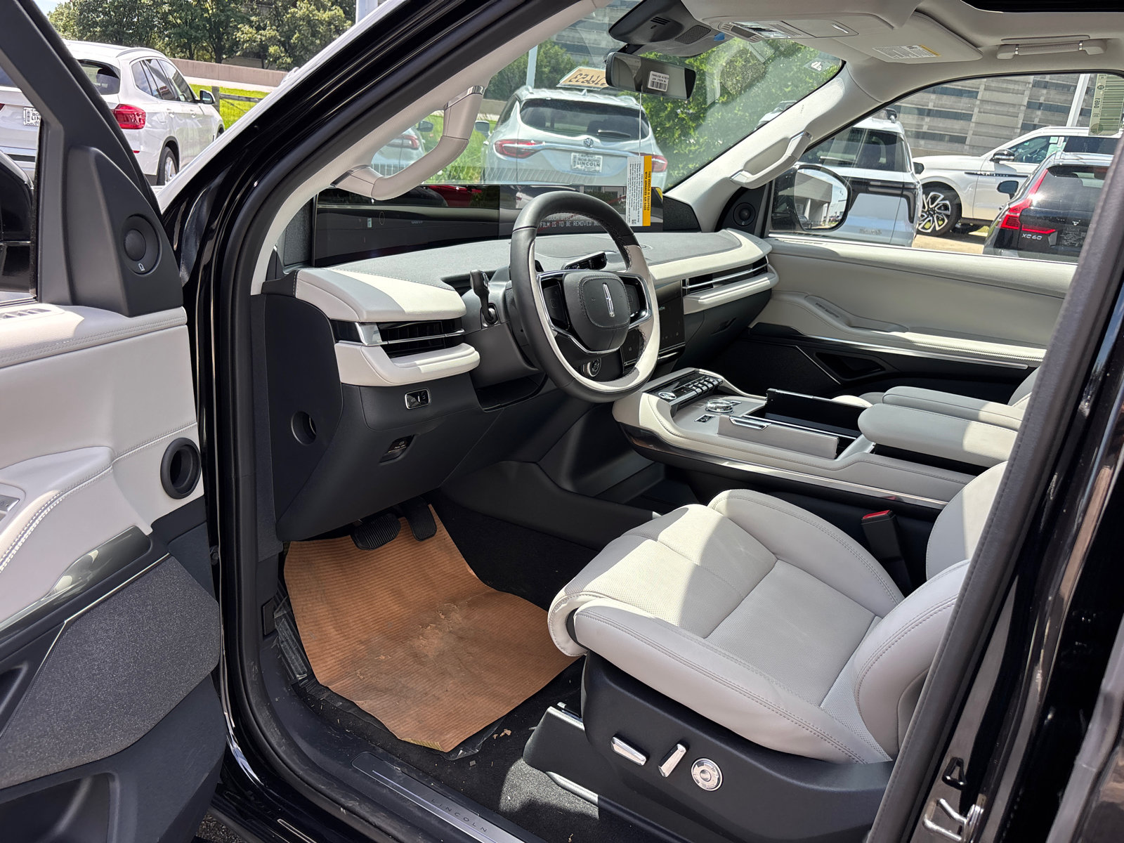 New 2026 Lincoln Navigator Reserve AWD/4WD image 24