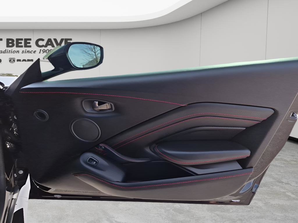Used 2019 Aston Martin V8 Vantage Coupe image 12