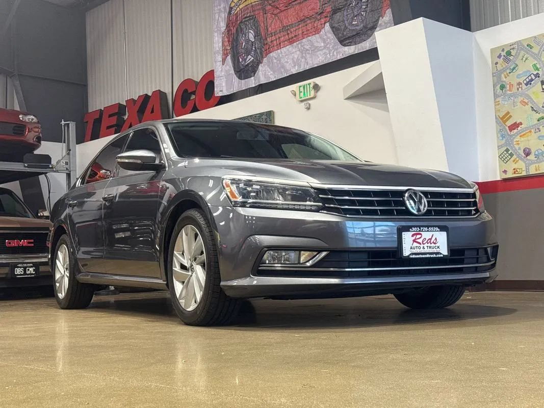 Used 2018 Volkswagen Passat 2.0T SE FWD image 43