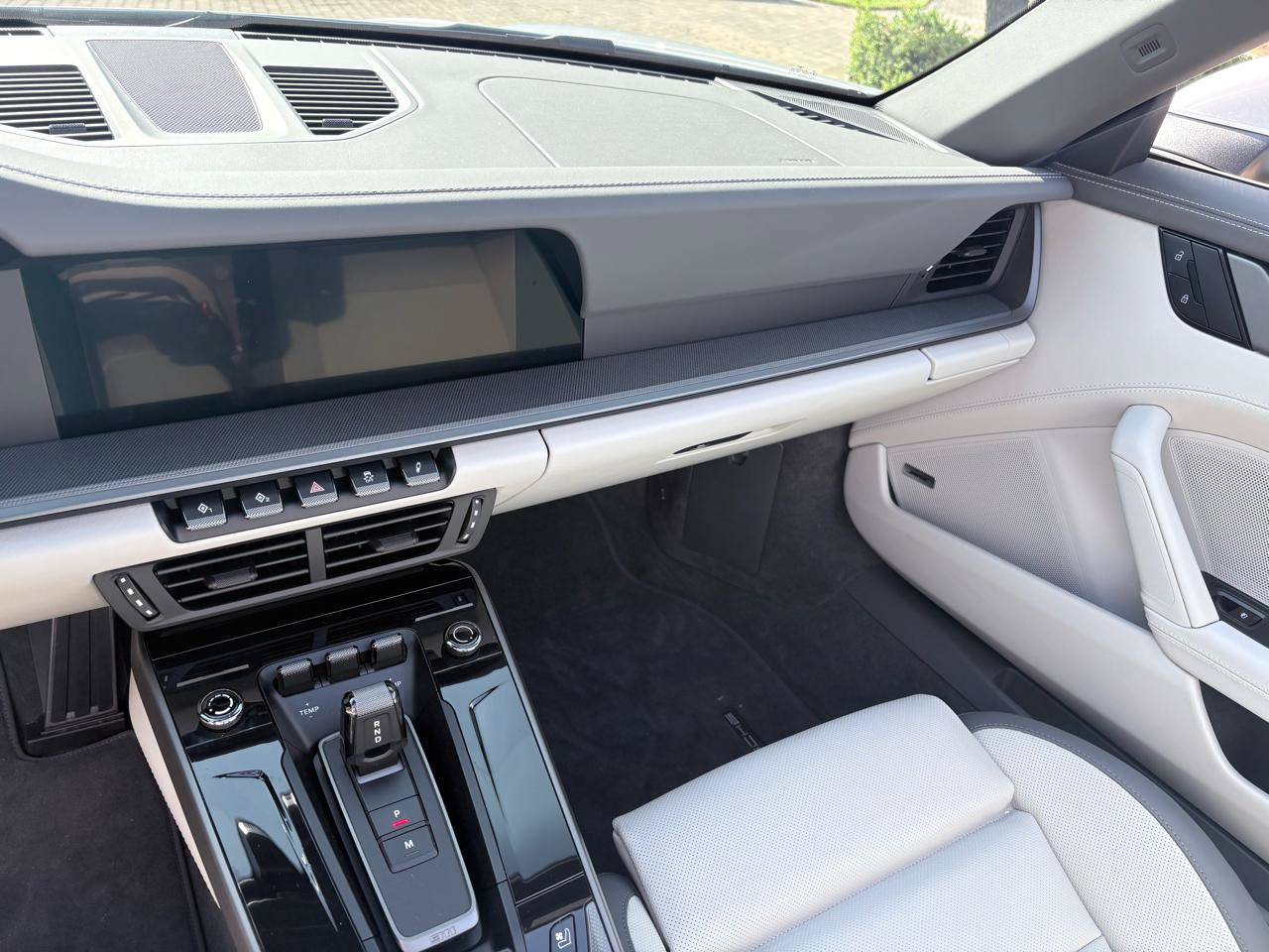 Used 2025 Porsche 911 Carrera RWD image 8