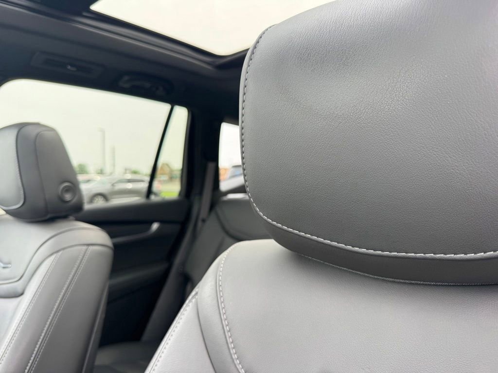 Used 2024 Cadillac XT6 Sport w/ Technology Package AWD/4WD image 26