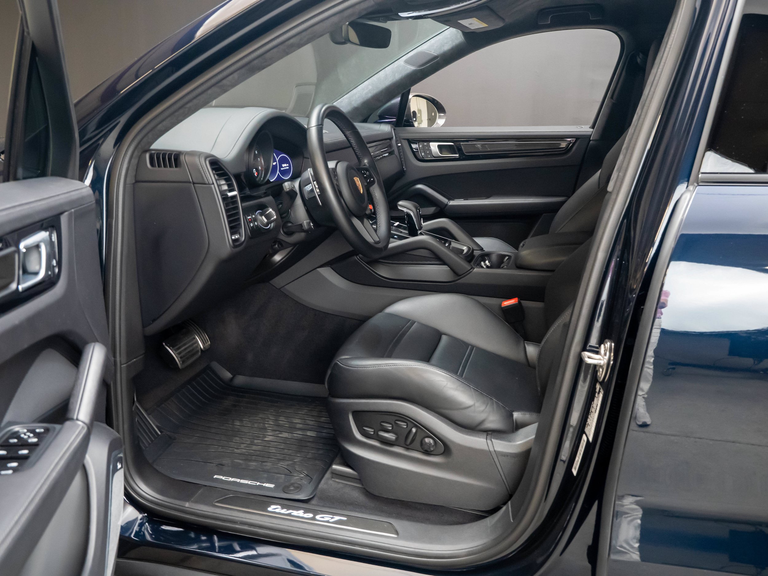 Used 2022 Porsche Cayenne Turbo GT AWD/4WD image 4