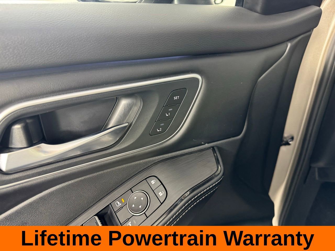 Used 2025 Nissan Rogue Platinum AWD/4WD image 10
