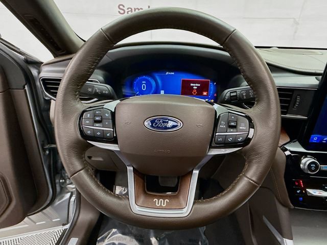 Used 2024 Ford Explorer King Ranch w/ Technology Package image 11