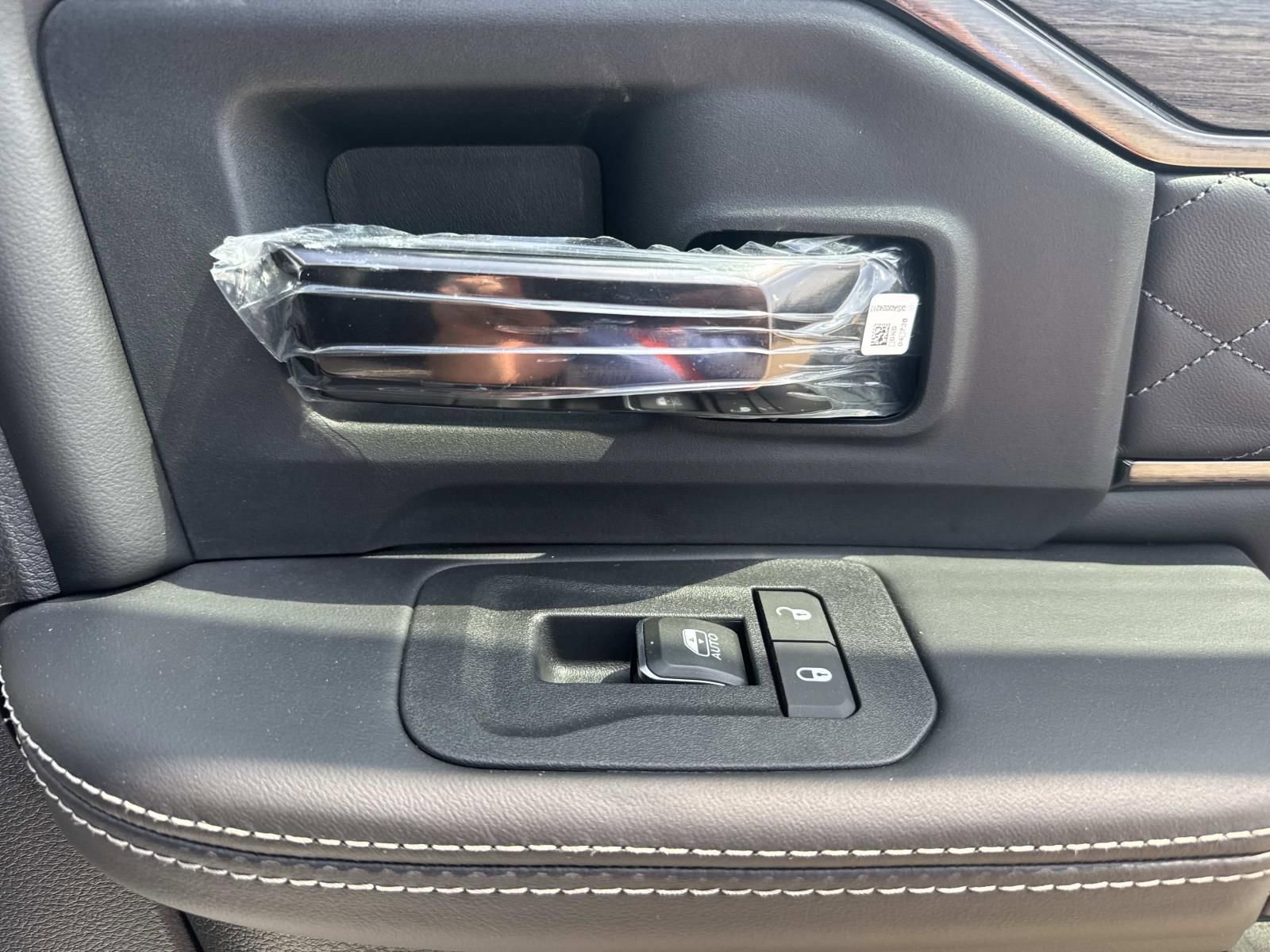 New 2026 RAM 2500 Limited AWD/4WD image 15