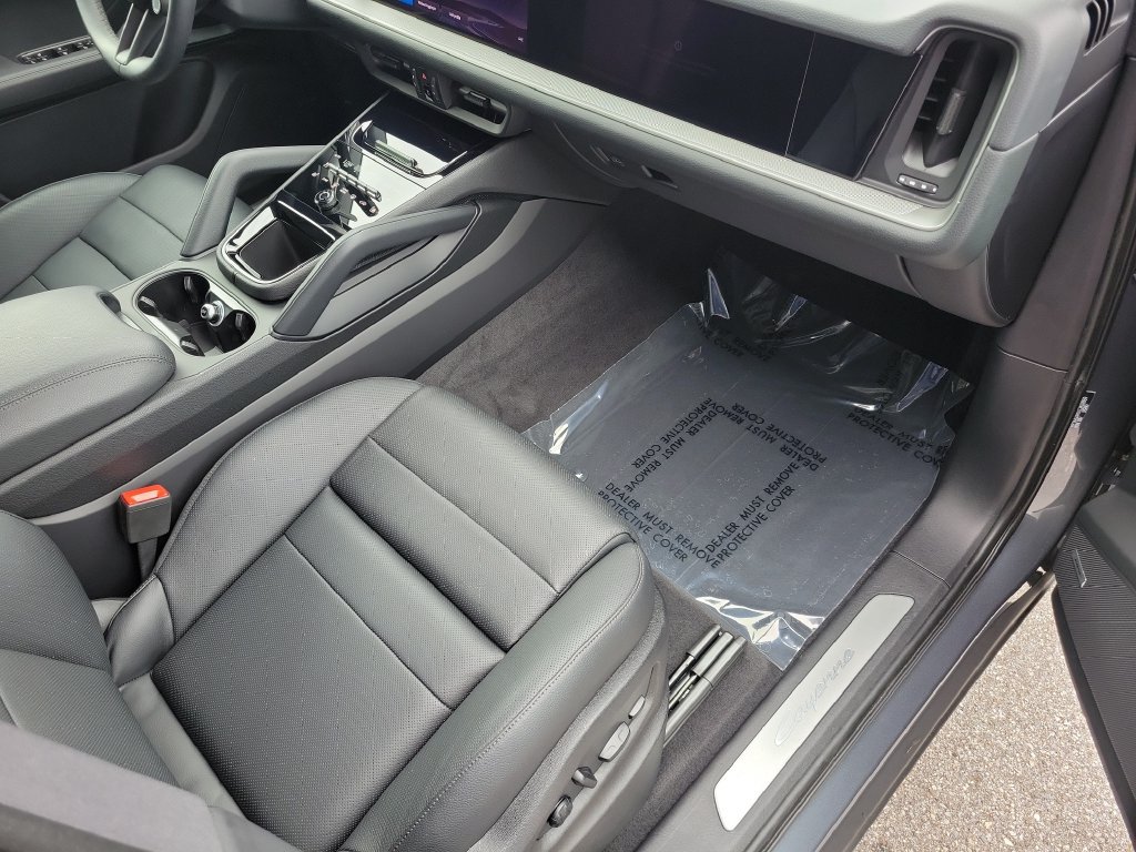 Certified 2026 Porsche Cayenne AWD/4WD image 19