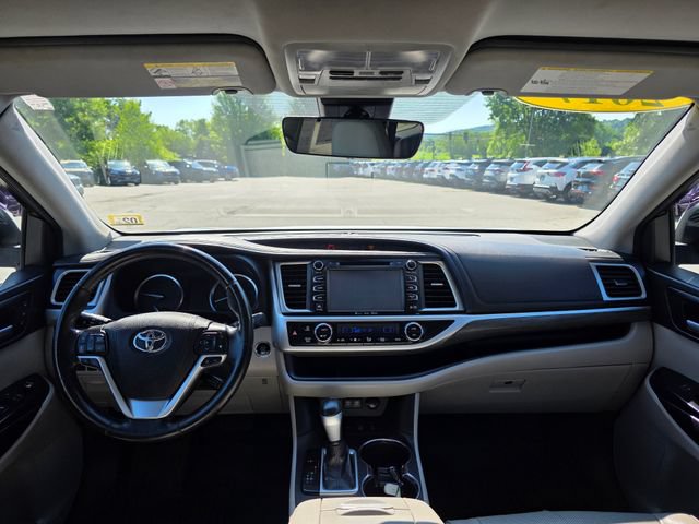 Used 2017 Toyota Highlander Limited AWD/4WD image 20